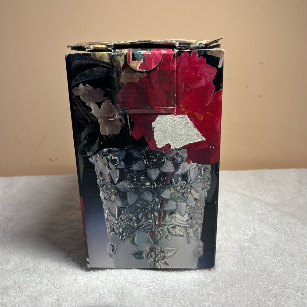 Mikasa Carmen SA 510/616 6.25" Crystal Glass Frosted Embossed Floral Vase In Box - Picture 6 of 11